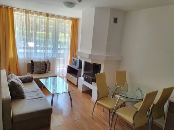 One bedroom apartment with fireplace in Mountain Paradise by the walnut trees, Bansko